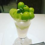 シャインマスカットパフェ(千疋屋総本店 池袋西武店)