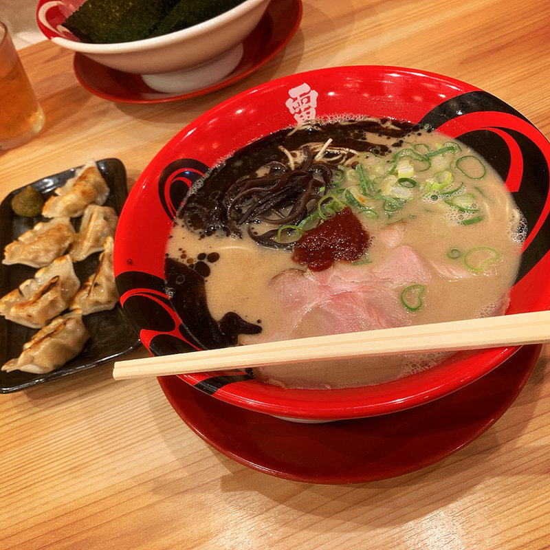 黒とんこつラーメン(博多 雷龍)