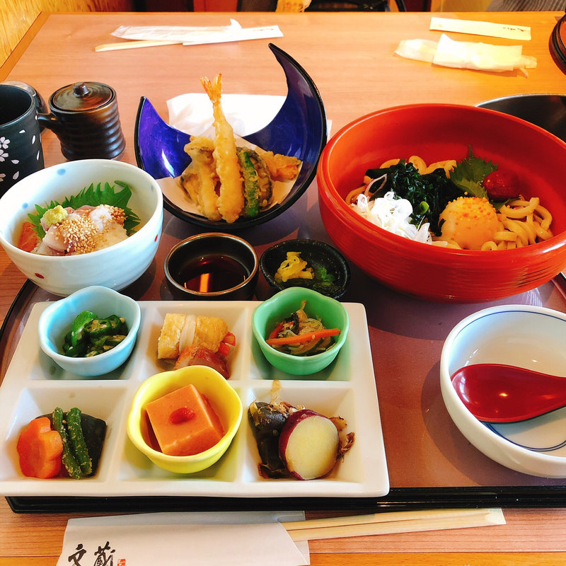 天ぷら月見うどんとミニ海鮮とろろ丼御膳(文蔵 天満橋店 （ブンゾウ）)