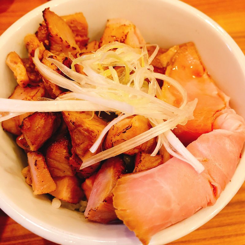 チャーシュー丼(中華そば ココカラサキゑ)