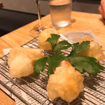 スモークチーズと淡路玉ねぎの天ぷら