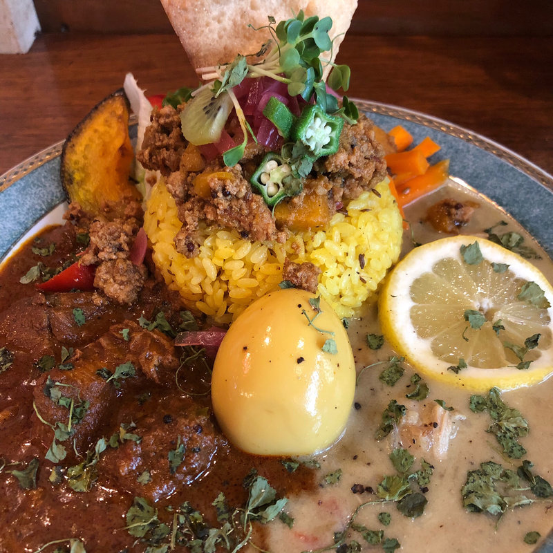 3種のあいがけ 煮玉子トッピング(スパイスカリー ホリック （spice curry Holic ）)