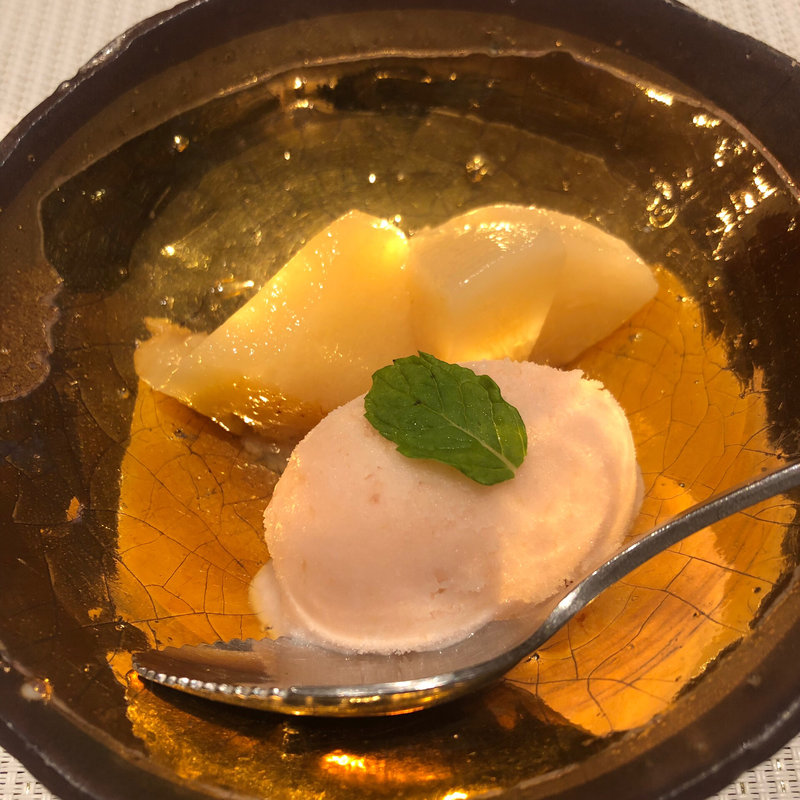 桃と桃のアイス(料理屋 乃だ)