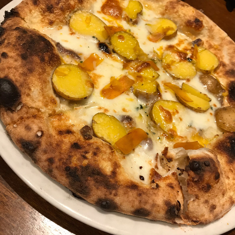 千葉県産小じゃが芋、ニンニク、アンチョビのビアンコ カラスミがけ(LEGAME)