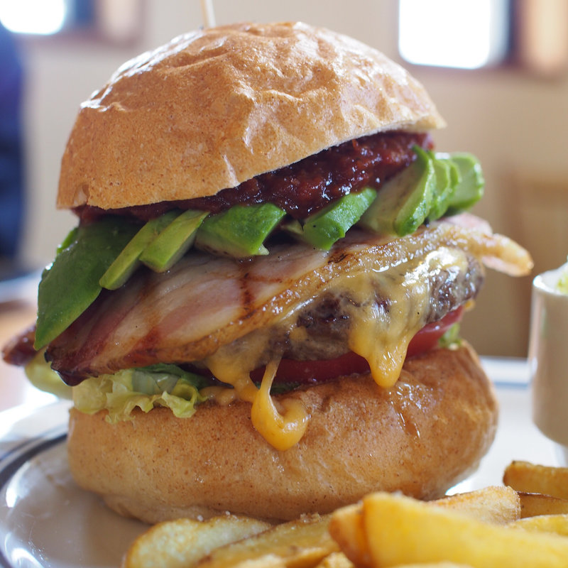 アボカドベーコンチーズバーガー(Esquerre Cafe)
