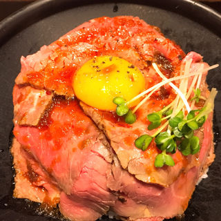 ローストビーフ丼(肉屋のビストロTAJIMAYA)