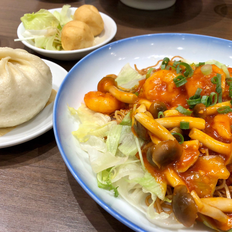 週替わりランチ（エビチリ焼きそば）(551蓬莱 なんばウォーク店 （ゴーゴーイチホウライ）)