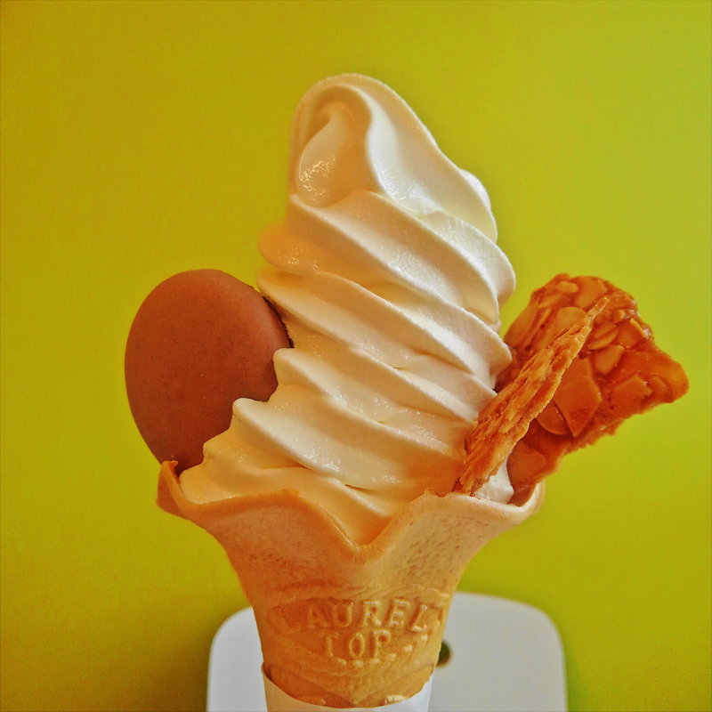 パティシエのさんさんソフト(菓房山清 （カボウヤマセイ）)