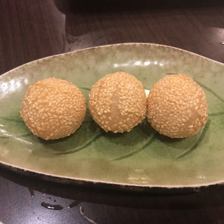 ごま団子(台湾料理 吉吉 （タイワンリョウリ ヨシヨシ）)
