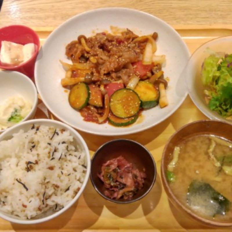 牛肉とズッキーニのトマト煮込み(おぼん de ごはん ヨドバシAkiba店 （オボン デ ゴハン）)