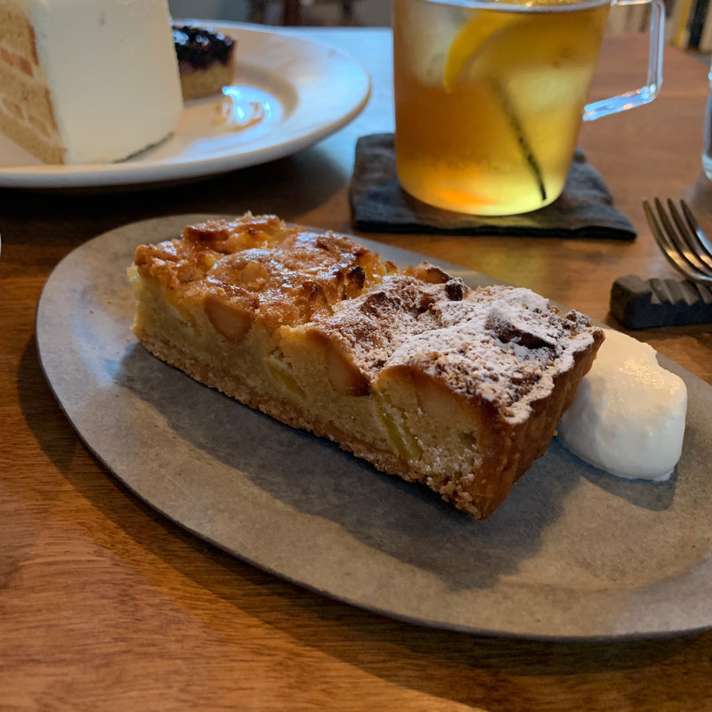 パイナップルとマカダミアナッツのタルト(カワタ製菓店)