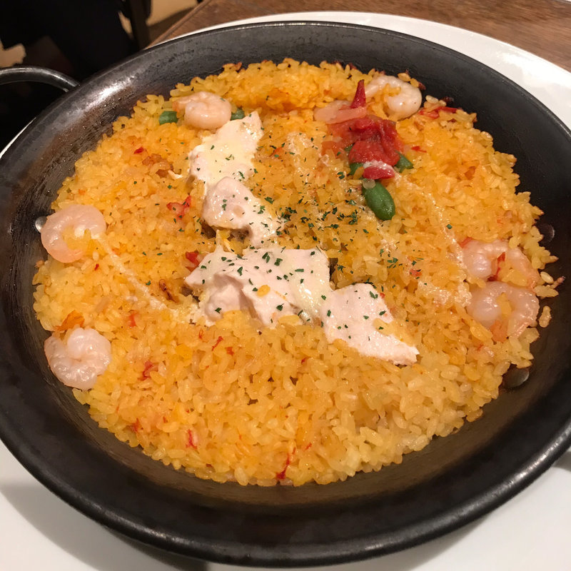 鶏むね肉と小エビのパエリヤ(Bar Español LA BODEGA 丸の内店（バル エスパニョール ラ ボデガ）)