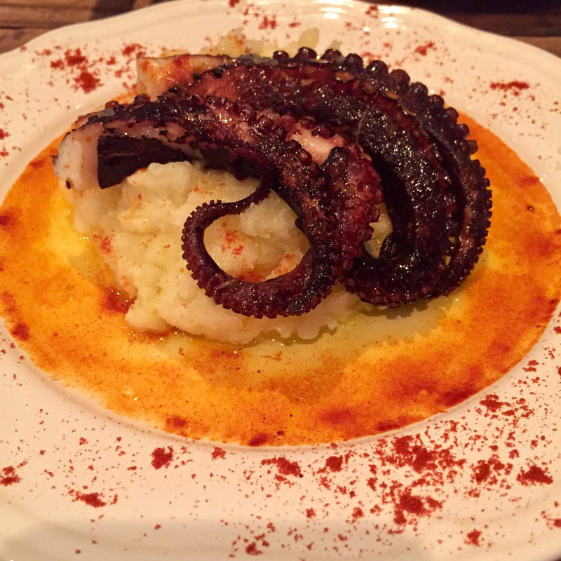 タコのグリルとマッシュポテト ガリシア風(ワイン食堂プルポ)