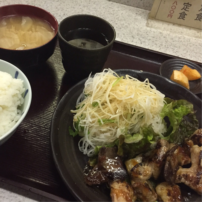 ホルモンミックス定食(まる八)