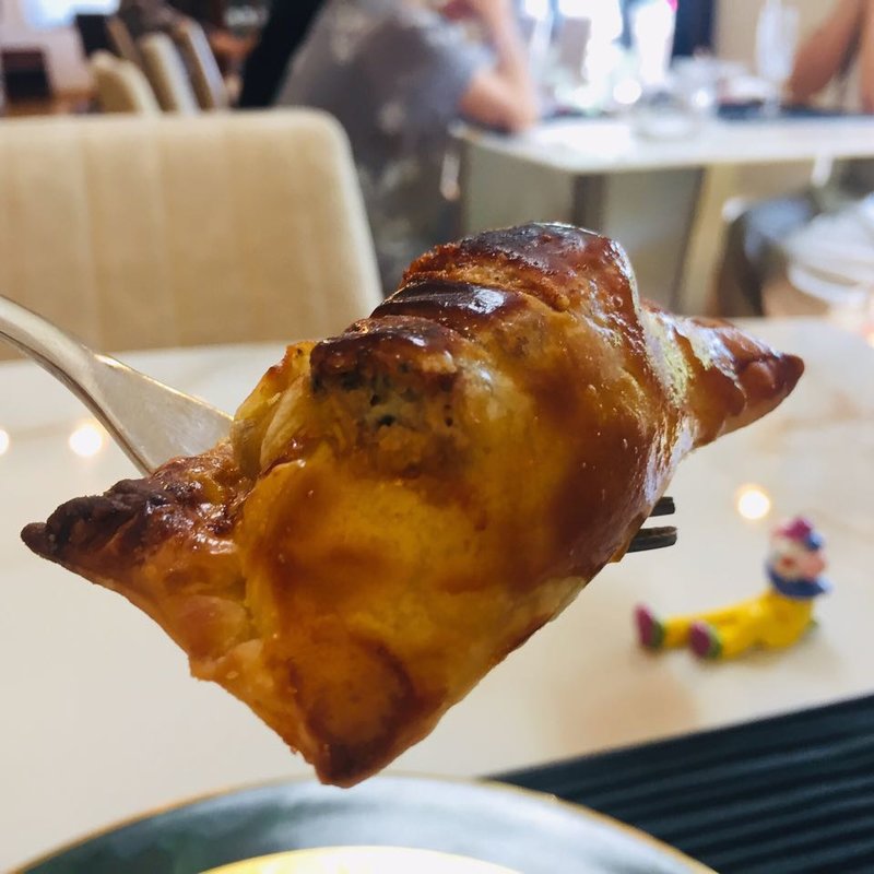 岩牡蠣とゴルゴンゾーラのパイ包み焼き(Kitchenピエロ)