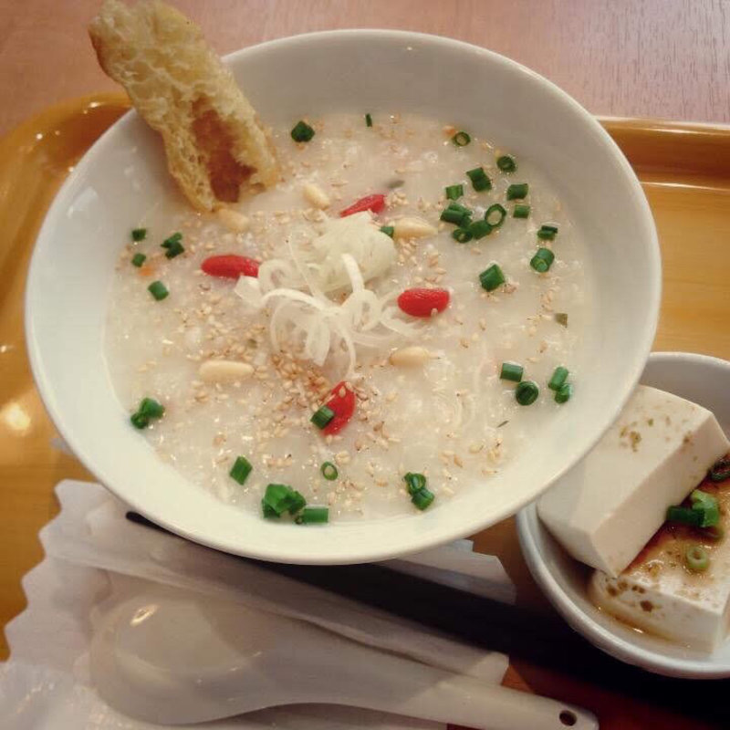 参鶏湯風お粥(ももがゆ屋)