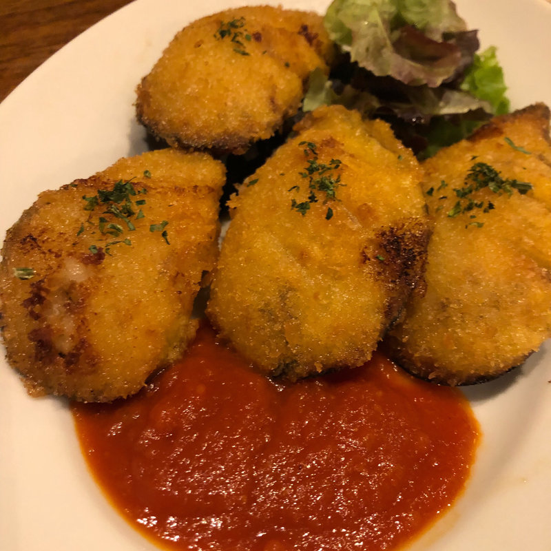 ムール貝のクリームコロッケ(捏 山本)