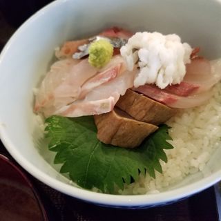 海鮮丼(魚飯)