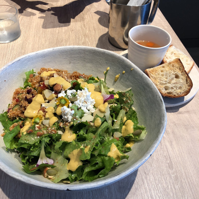 キヌアサラダ(H.Q. CAFE 成城店)