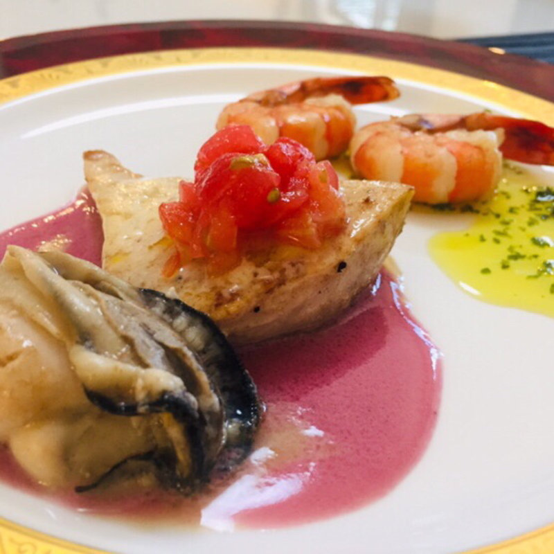 岩牡蠣とカジキ鮪のソテーw/すももソースと海老のアヒージョ風(Kitchenピエロ)