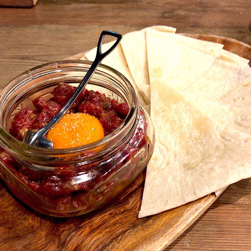 馬肉タルタルステーキ(ローカルダイナー テラスバー バルニコ)