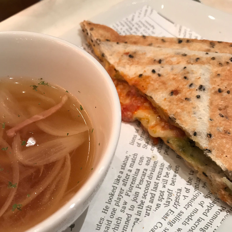 トマトとモッツァレラのホットサンド (カフェ ソラーレ 高槻店 （CAFE SOLARE）)