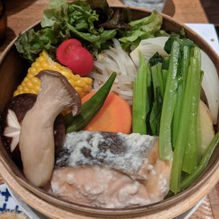 鮭と野菜の蒸し焼き定食(玄米&やさい食堂 玄三庵 淀屋橋odona店)