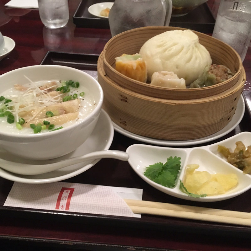 肉まん点心3種、鶏肉粥セット(過門香 赤坂溜池山王店)