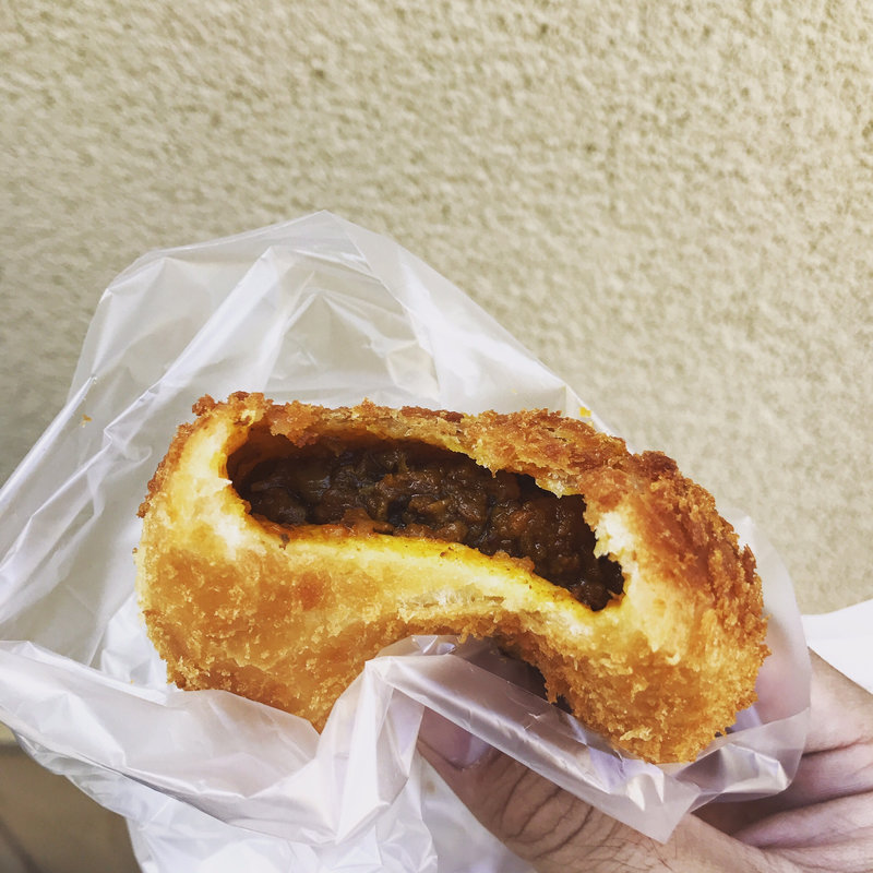 自家製カレーパン(（株）成城パン)