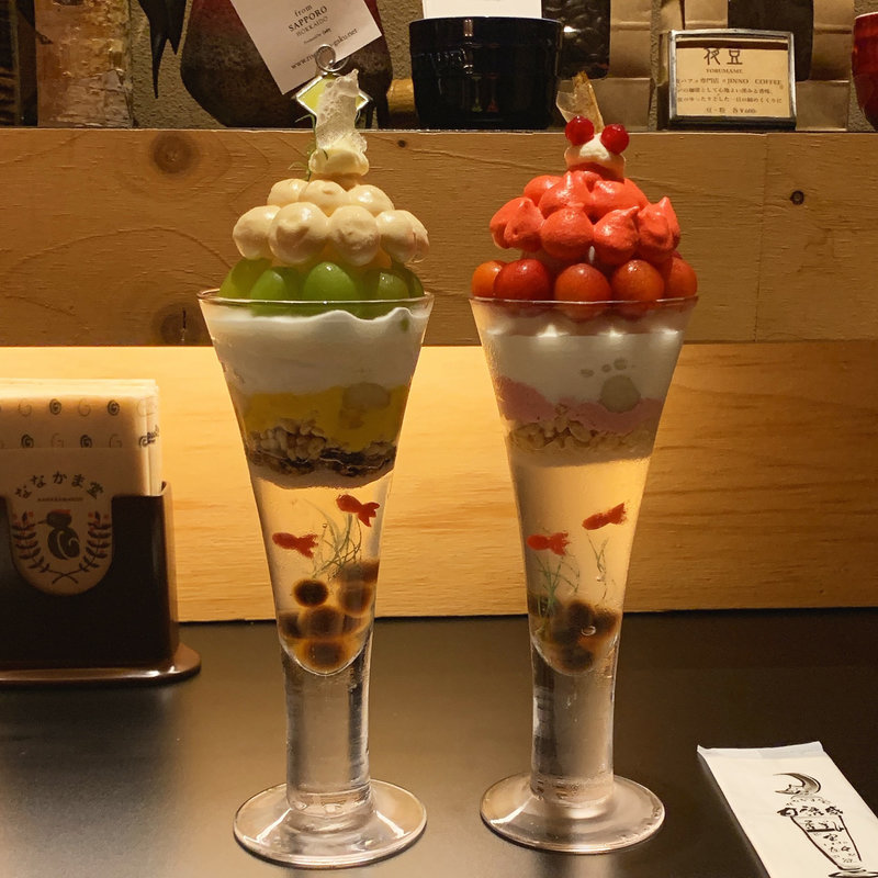 シャインマスカットと発酵乳のパフェ(夜パフェ専門店ななかま堂)