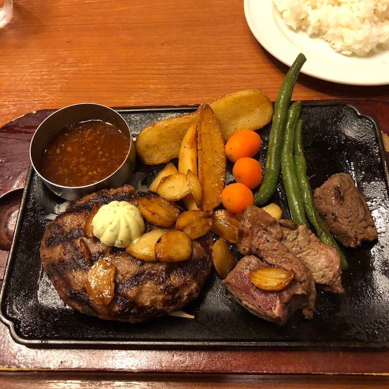 手ごねハンバーグ＆切り落としステーキ(ビッグボーイ ダイニング早稲田店)