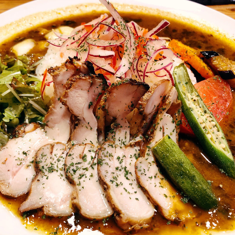 たっぷり夏野菜と紀州うめどりの燻製カレー(さぼてん食堂 )