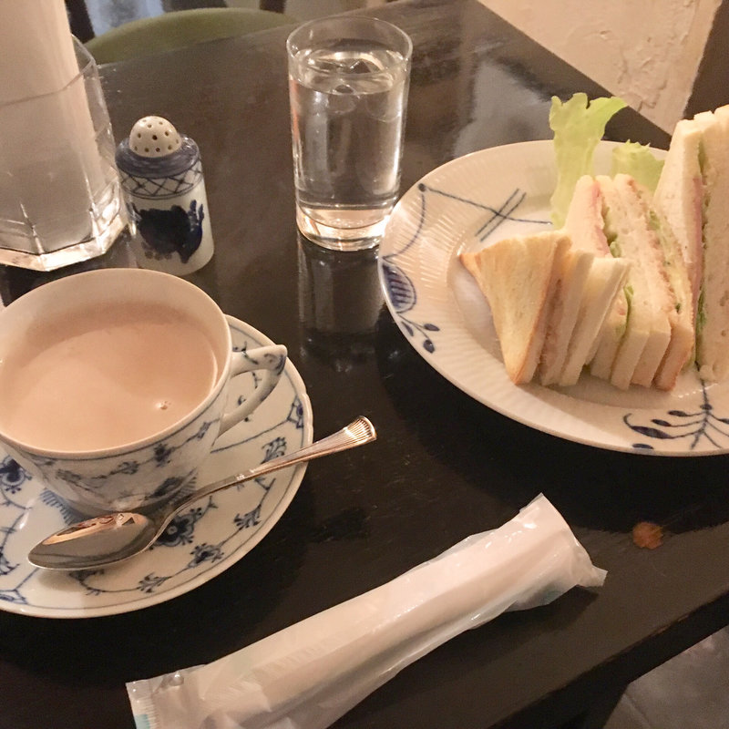 (カフェ・トロワシャンブル )