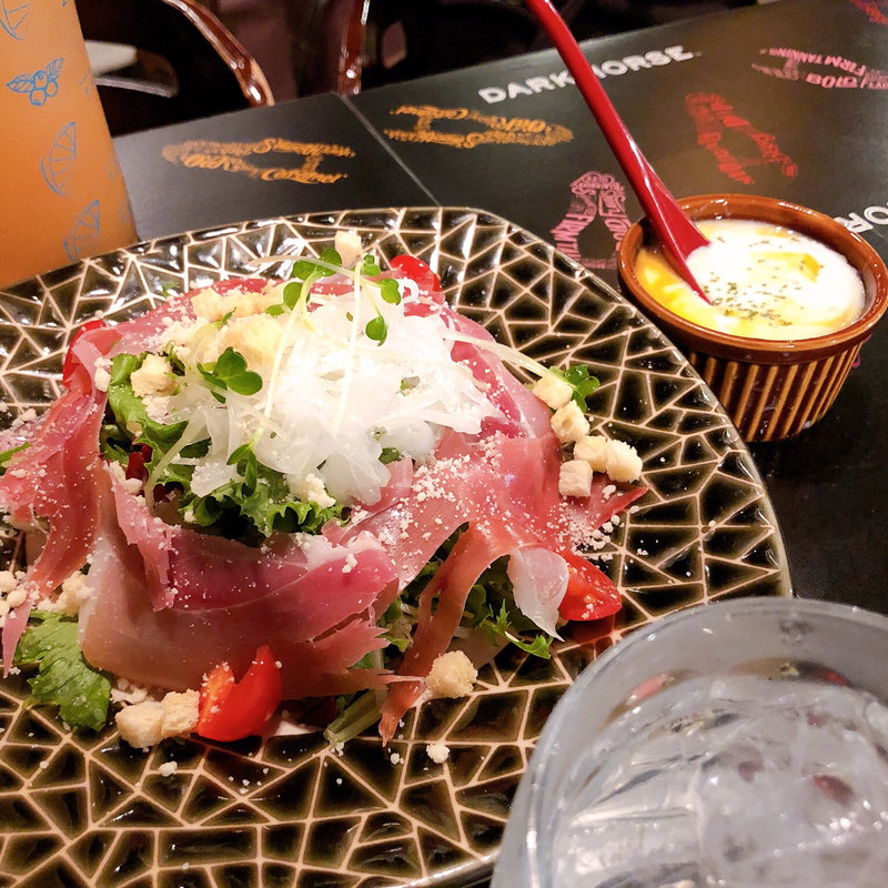 生ハムシーザーサラダ(肉バルで肉寿司 ジョッキー)