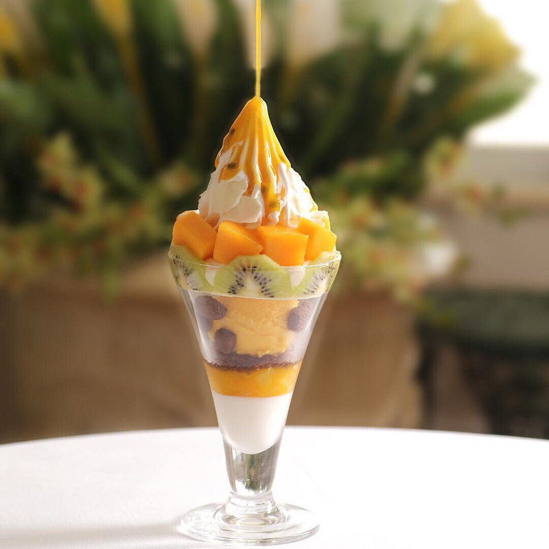 完熟マンゴーのトロピカルクレミアパフェ(ル・パン神戸北野 伊丹空港店)