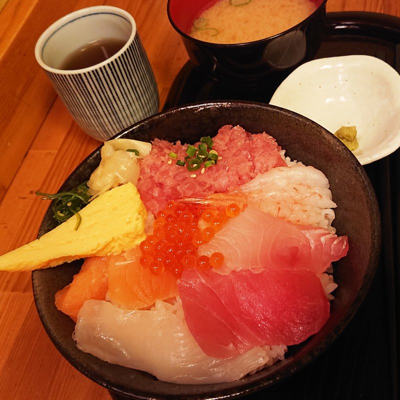 大将おすすめ海鮮丼(本格海鮮丼＆握り寿司 どんぶり屋まぐろ大将)