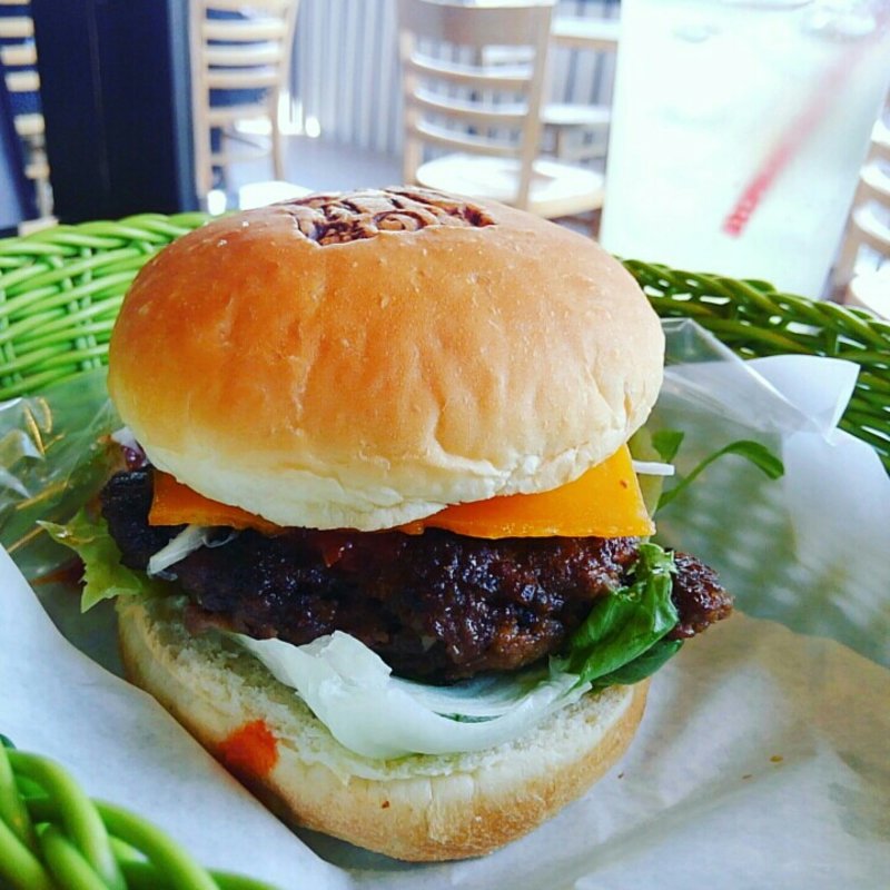 大和牛ハンバーガー＋チーズ(HAPPY KITCHEN 金の鹿)