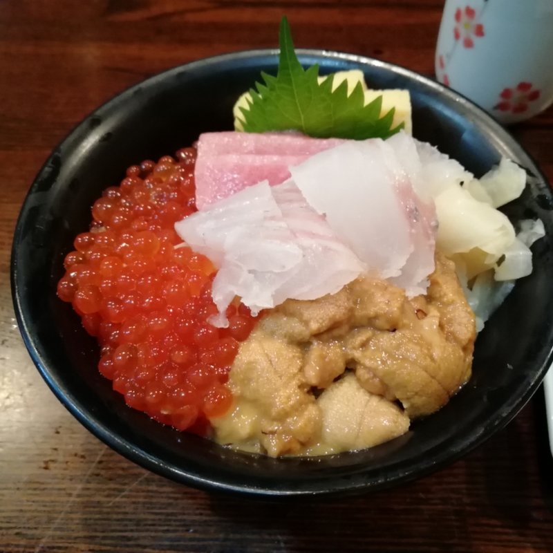 北海道丼(海の幸　翔 （MUSUKO）)
