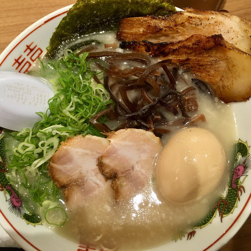 濃厚豚骨博多どんたく盛り(三代目 博多だるま)