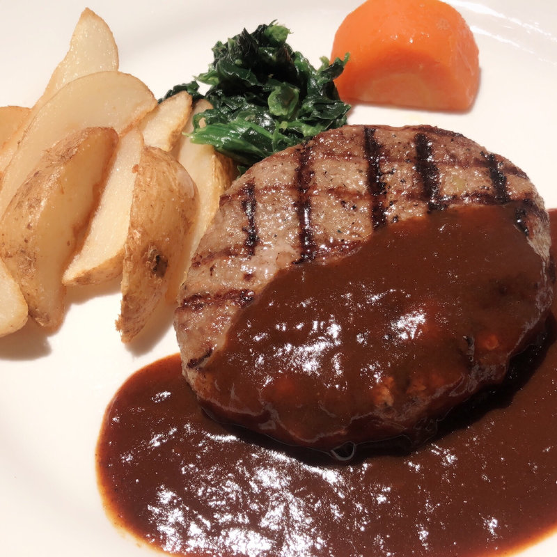 黒毛和牛ハンバーグの炭火焼き(マーケットレストランAGIO 新宿店 （マーケットレストラン・アジオ）)