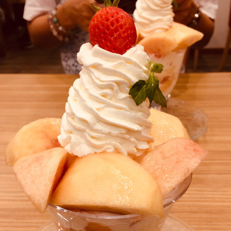 桃のパフェ(フルーフ･デゥ･セゾン)