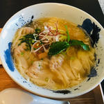 雲吞麺(豚骨清湯・自家製麺かつら)