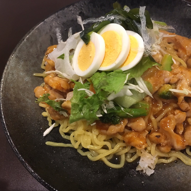 冷し鶏辛メン(中華工房 天紅)