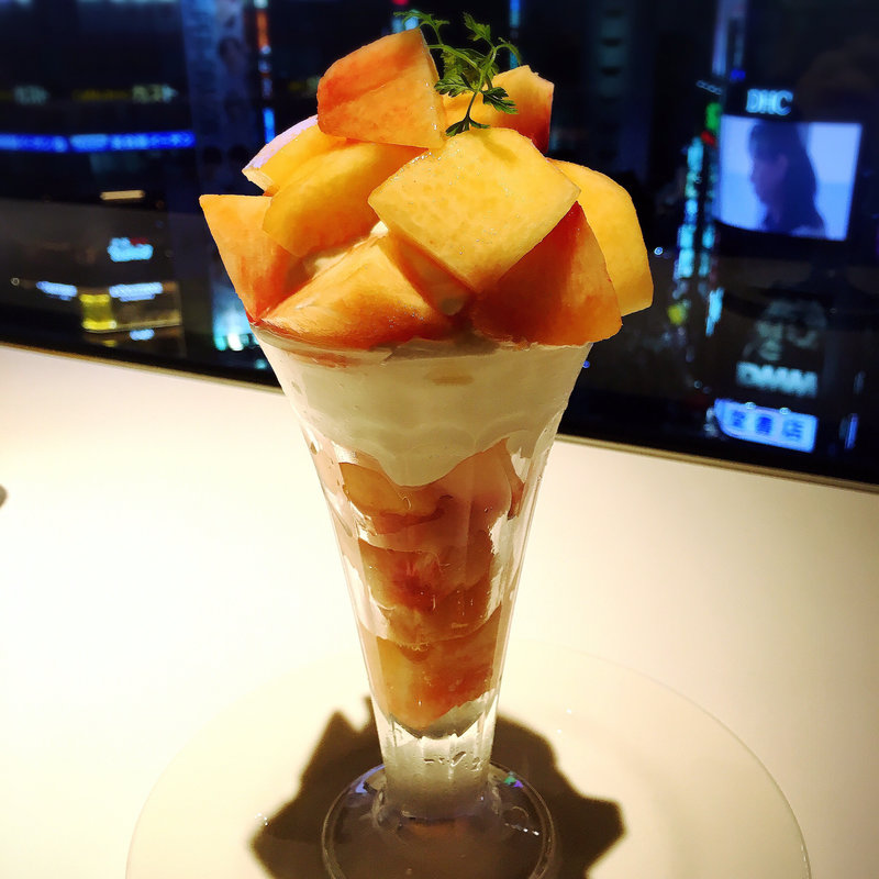 桃のパフェ(SHIBUYA PARLOR)