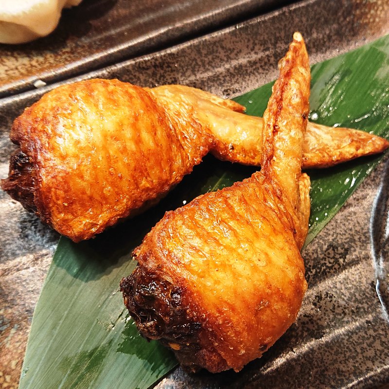 手羽餃子（2ヶ）(肉汁餃子のダンダダン 新川崎店)