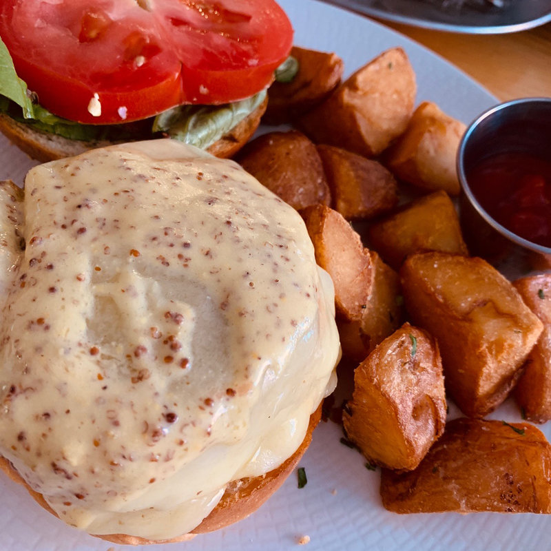 Hamburger(Frenchie Wine Bistro)