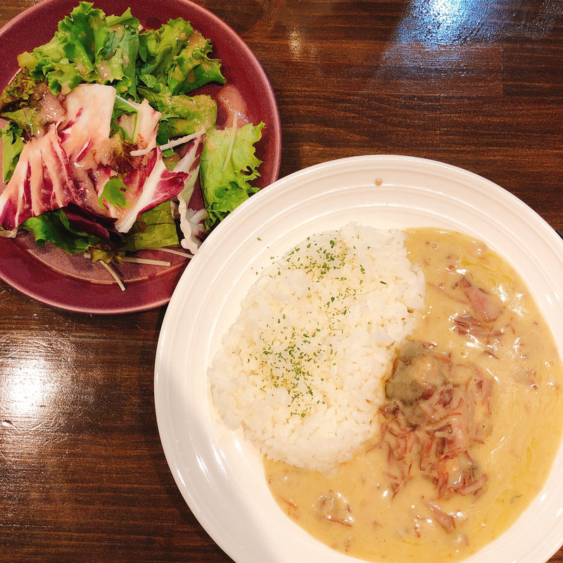 イノシシ肉を贅沢に使ったホワイトカレー(獣 鉄板焼 tamaya)