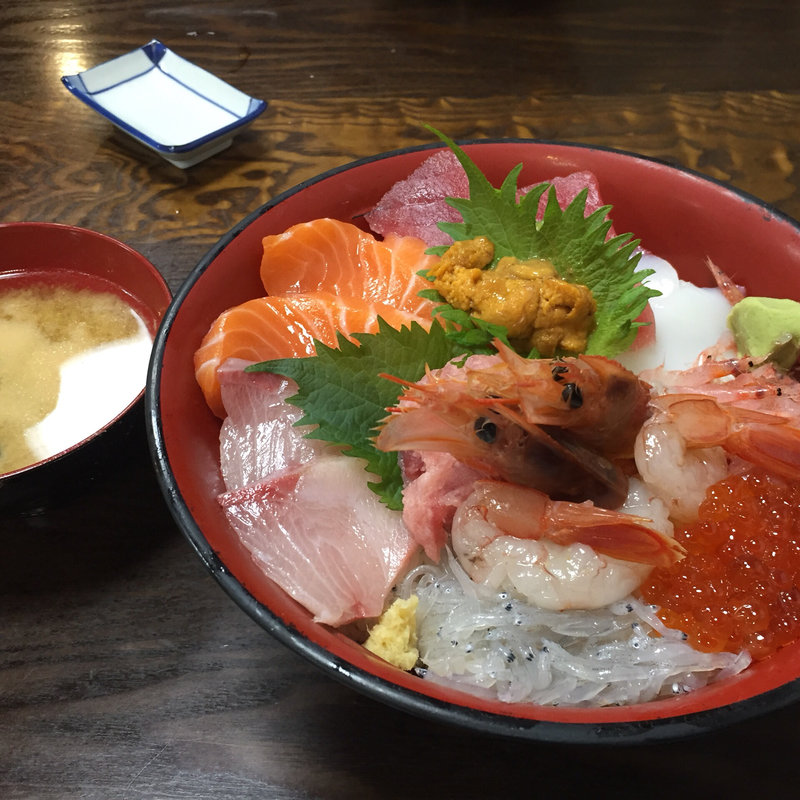魚河岸わいわい丼（あら汁付）(魚河岸丸天 魚河岸店)