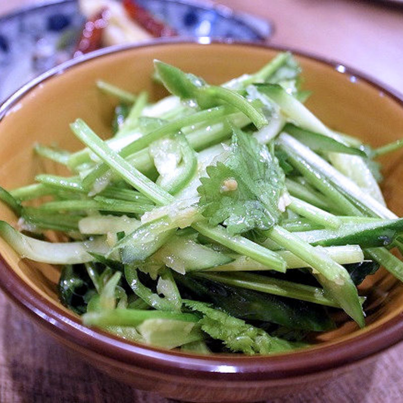 パクチーきゅうりサラダ(四川家庭料理 中洞(なかほら))