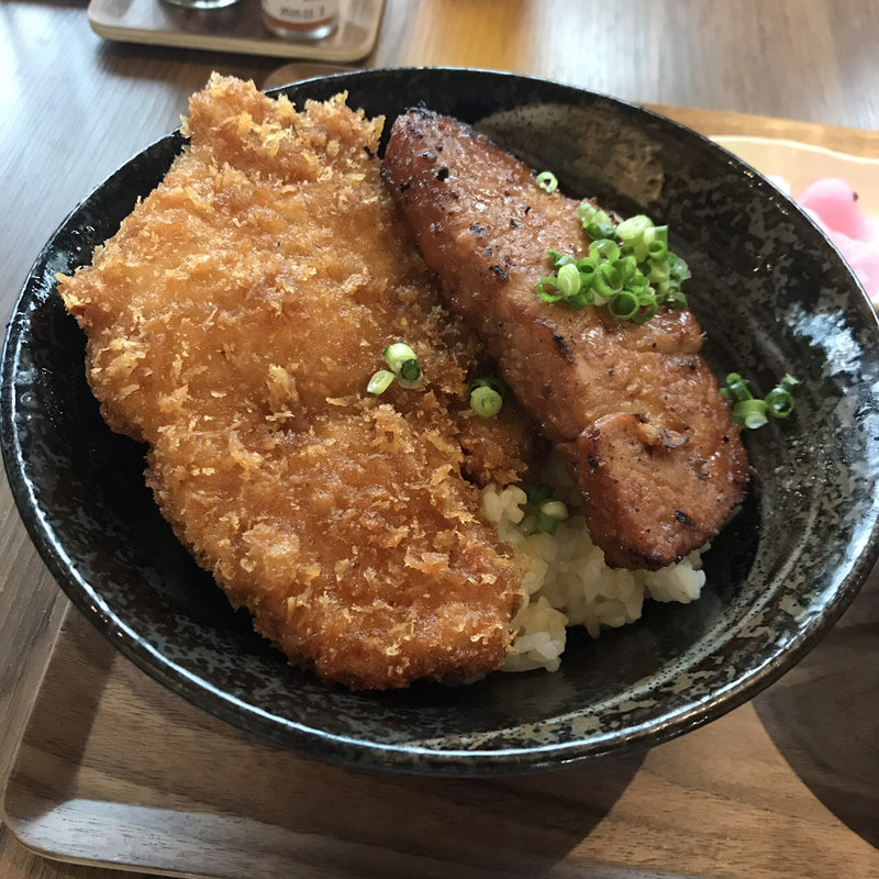 はーふ丼(寶 TERAS)